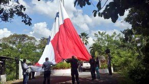 Reemplazan bandera del Cerro Ancón