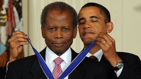 Sidney Poitier y el expresidente de EE. UU. Barack Obama.