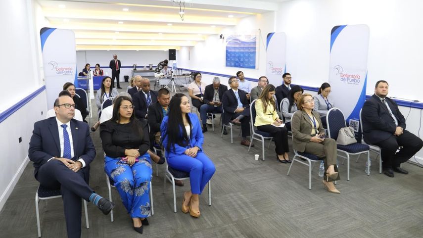 Funcionarios de la Defensoría del Pueblo se capacitan en derechos de servidores públicos