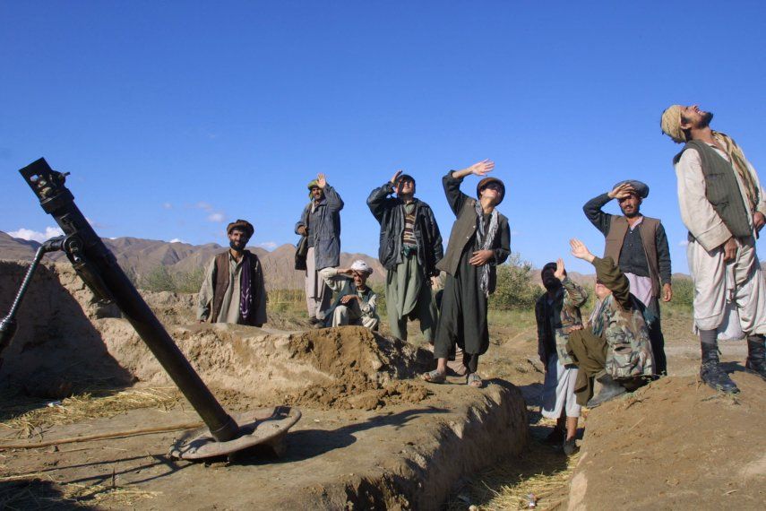 Según el Pentágono los cazabombarderos sobrevuelan Kabul.