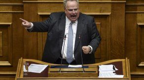 Dimite canciller griego por diferencias en el gobierno sobre acuerdo con Macedonia