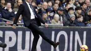 Leicester destituye al técnico Claude Puel