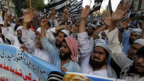 Paquistaníes protestan por ataque contra político protalibán