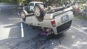 Varios lesionados tras vuelco en Loma Campana