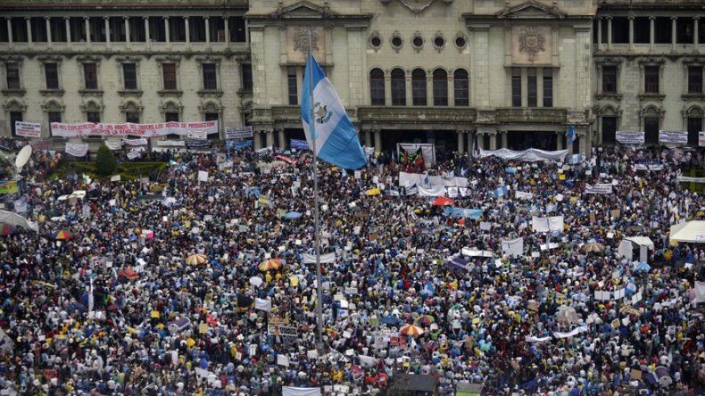 Indígenas y campesinos pedirán renuncia de presidente guatemalteco