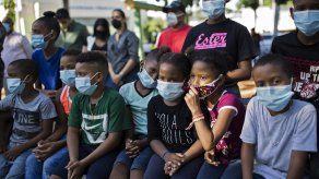 Las autoridades manifestaron que al estar la empresa Pfizer desarrollando la vacuna pediátrica, decidieron avanzar en las negociaciones con esa compañía.