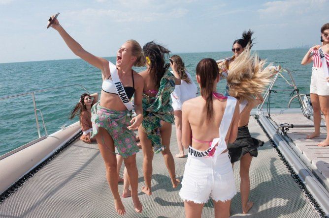 Concursantes del Miss Universo recorren Tailandia