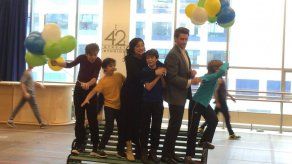 Bryan Cranston es productor de Finding Neverland