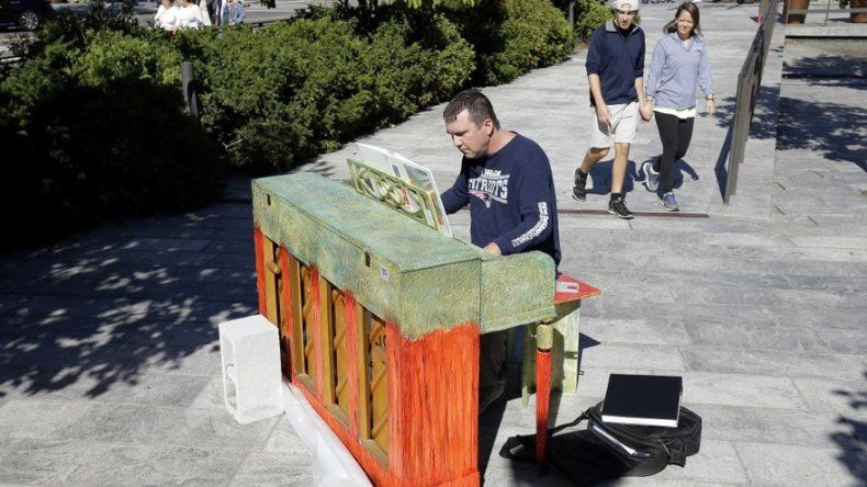 Pianos en la calle son tremendo éxito en Boston