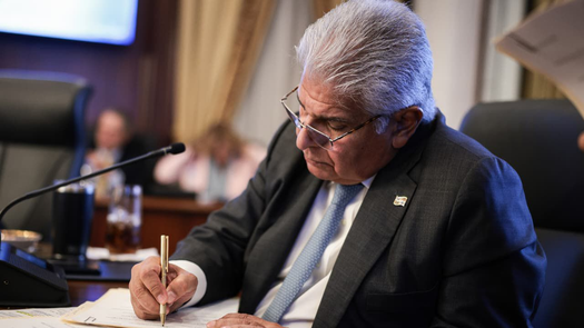 El presidente José Raúl Mulino sanciona ley que endurece penas por estafa en Panamá. El presidente José Raúl Mulino sanciona ley que endurece penas por estafa en Panamá.