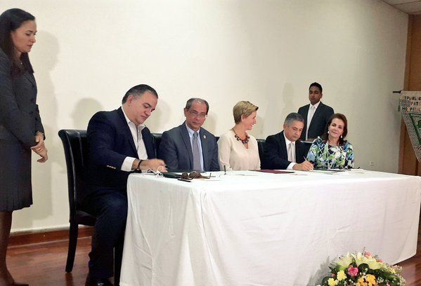 Otorgan aporte económico para la Sala de Quemados del Hospital del Niño
