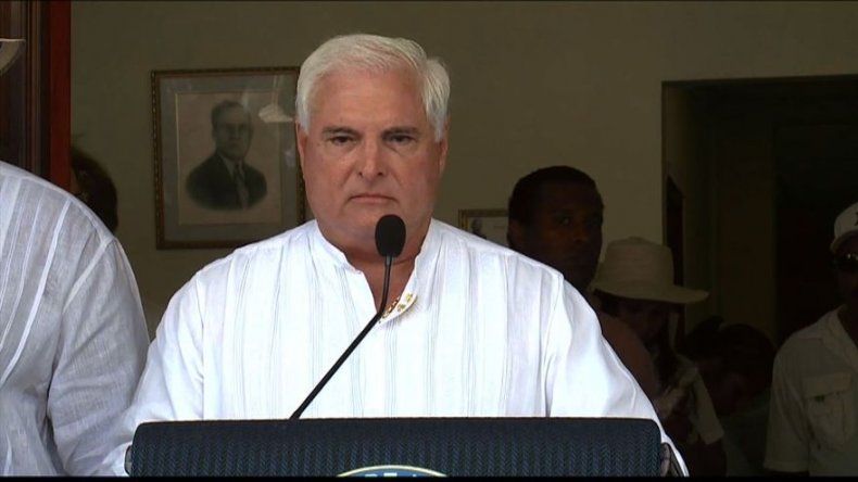 Presidente de Panamá acusa a opositores de mentir y robar