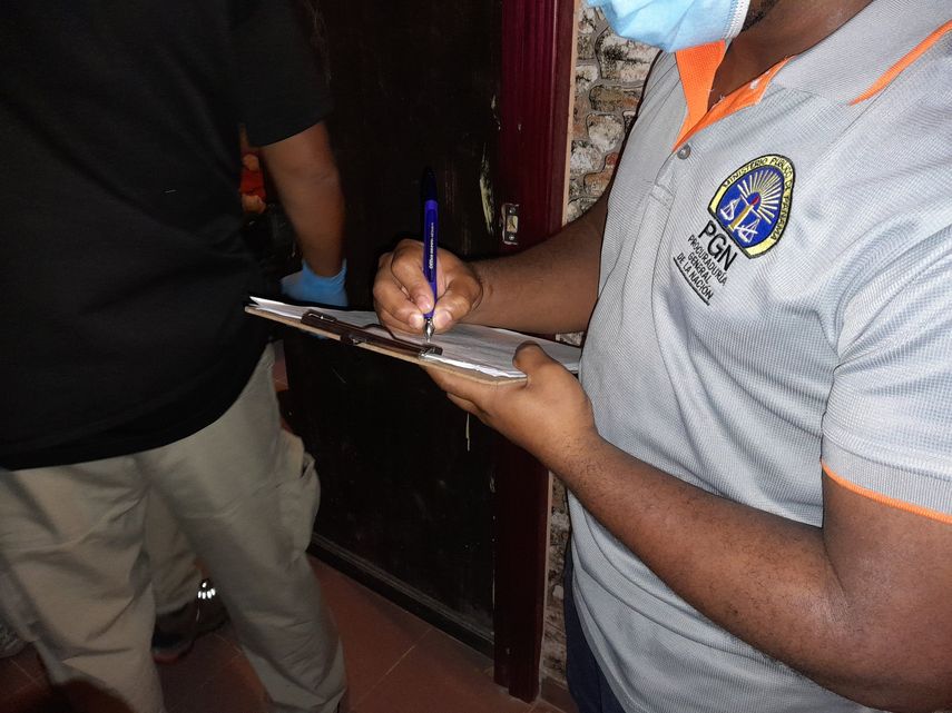 Diligencias de allanamiendo durante operativo Arcángel.