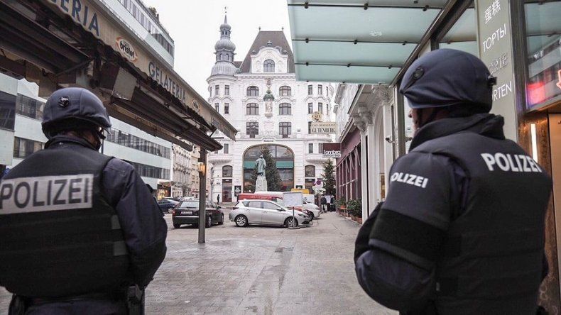 Un muerto y un herido en un tiroteo en Viena, la Policía descarta terrorismo