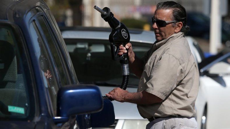 Precio de la gasolina registrará ligera disminución a partir del viernes, el diésel se mantiene