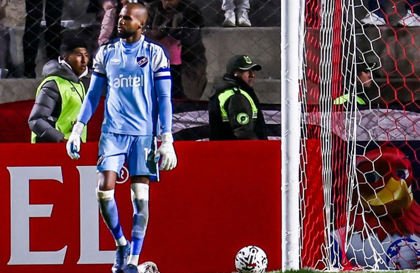 Luis Mejía y el Nacional igualaron con Peñarol en el Clásico de Uruguay