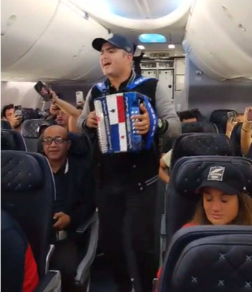 Jhonathan Chávez tras Viña del Mar sorprende a los pasajeros de su vuelo a Panamá