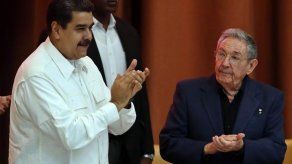 Maduro regresa a Venezuela tras celebrar en Cuba los 13 años de la Alba