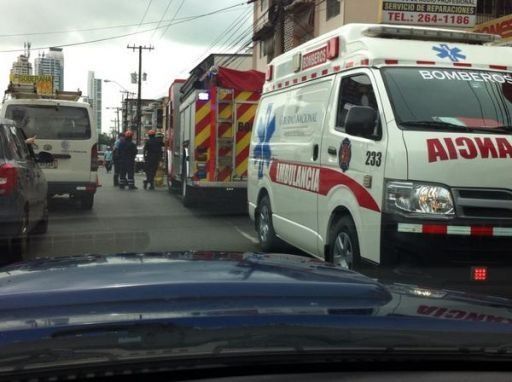 Grupo Delta logra evitar que mujer se lanzara de edificio