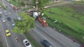 Dos camiones colisionan en la vía Centenario cerca del estadio Rod Carew