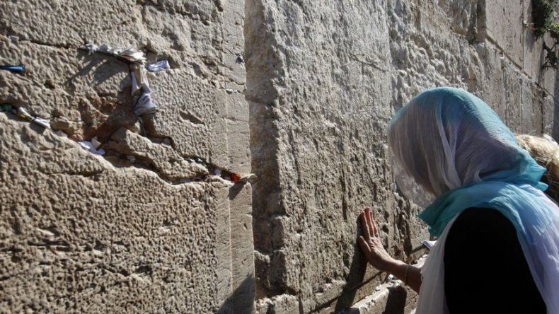 Hombres y mujeres judíos podrán rezar juntos ante el Muro de los Lamentos