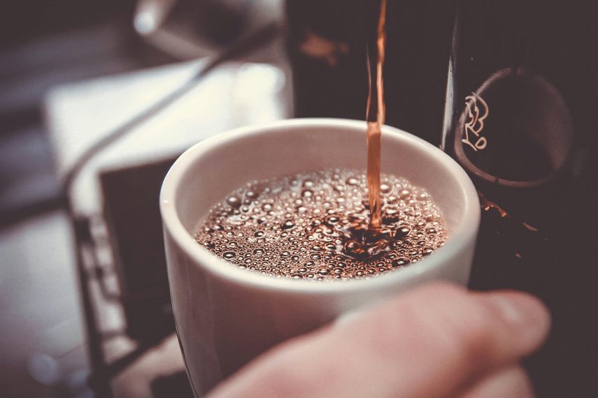 ¿Tu cafetera está lista para el café? Aprende a limpiarla correctamente