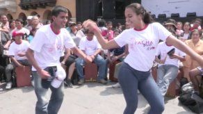 Más de 2.400 cajones peruanos suenan en Lima en honor a su principal promotor