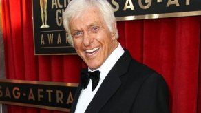 Dick Van Dyke busca ayuda médica en Twitter