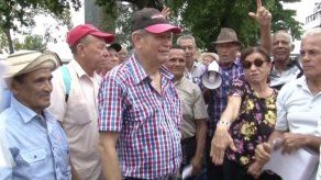 Jubilados exigen al Gobierno pago de décimo tercer mes adeudados