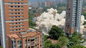 Derrumban el fortín de Pablo Escobar en Medellín con detonación controlada