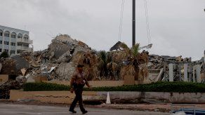 Lo que quedaba del edificio fue demolido el 4 de julio, pues la estructura estaba inestable y dificultaba las tareas de búsqueda.