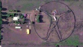 Uruguaya arma enorme Hombre de Vitruvio de Da Vinci con llantas