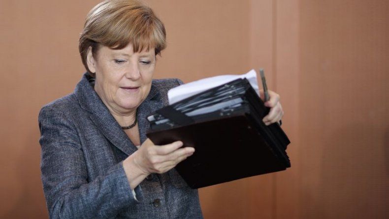 Alemania archiva investigación sobre presuntas escuchas estadounidenses al móvil de Merkel