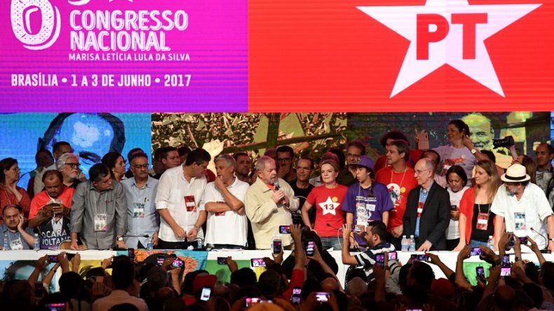 El PT denuncia persecución judicial a Lula y exige la renuncia de Temer