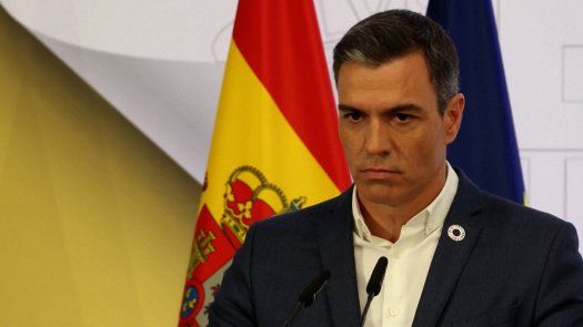 Pedro Sánchez pide quitarse la corbata para bajar la factura energética en España