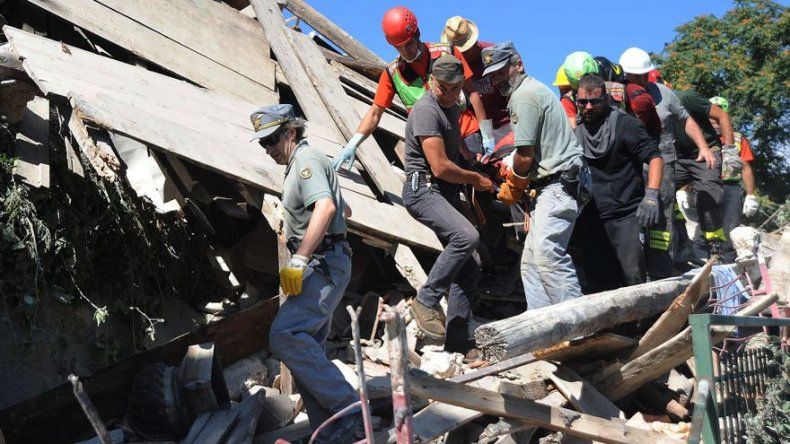 El papa envía a 6 miembros de los Bomberos del vaticano a zona del terremoto