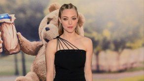 Seth MacFarlane regaló una cebra disecada a Amanda Seyfried