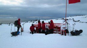 Armada chilena bautiza primer refugio antitsunami en la Antártica