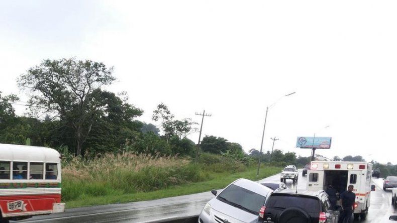 Doble colisión cerca del Súper Xtra de Arraiján