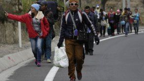 Ecuador defenderá pedido de pasaporte a venezolanos