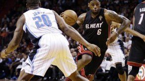 James define en triunfo del Heat sobre el Magic