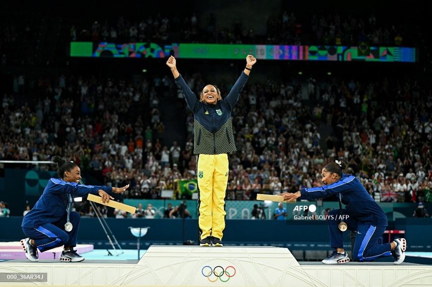 Gimnasta Rebeca Andrade tras recibir su medalla de oro. Gimnasta Rebeca Andrade tras recibir su medalla de oro.