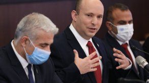 El primer ministro Naftali Bennett señaló cifras oficiales según las cuales más de 420.000 israelíes mayores de 60 años han recibido una dosis de refuerzo.