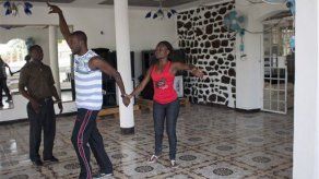 Bailarín con prótesis vuelve al escenario