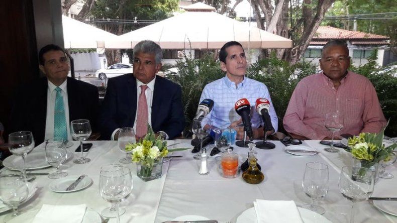 Mulino se suma a la campaña presidencial de Roux, pese a haber asegurado que no lo apoyaría