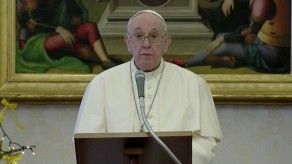 Primera aparición del papa tras ausentarse debido a una ciática Primera aparición del papa tras ausentarse debido a una ciática