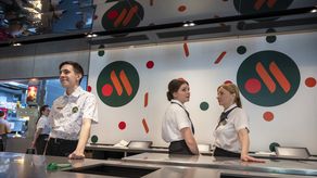 Se tenía previsto que 15 de los antiguos establecimientos de McDonalds reabrieran sus puertas en Moscú el domingo.&nbsp;