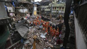 Aumentan a 33 los muertos y a 16 los heridos en derrumbe en Bombay