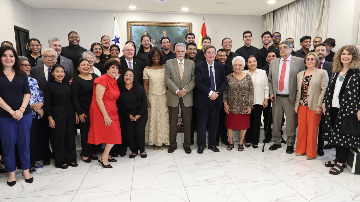 Instituto Cervantes y MEDUCA firman convenio. Instituto Cervantes y MEDUCA firman convenio.