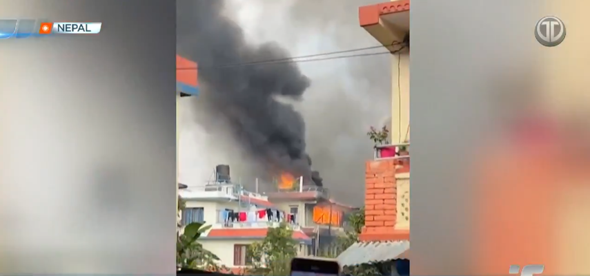 Cientos de manifestantes incendiaron el Parlamento de Nepal&nbsp;